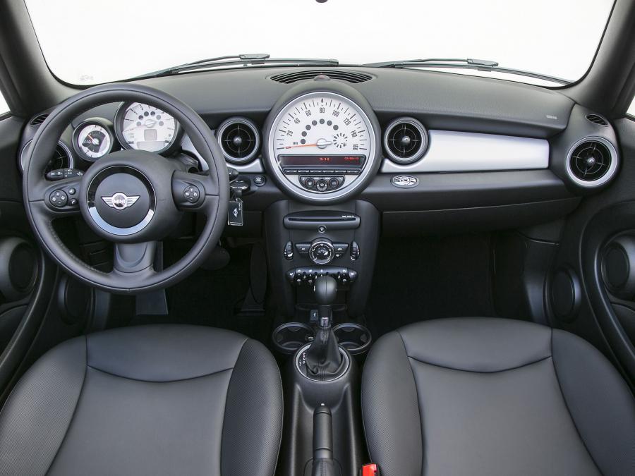  Mini Cooper Cabrio 2010 года  (US) (фото 23 из 30)